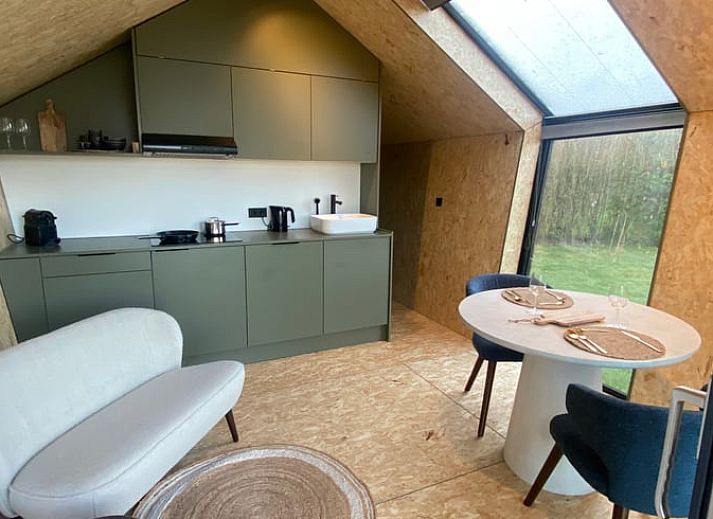 Ferienhaus in Sommeldsijk, Ferienhaus mit moderner Architektur in der Natur von Goeree-Overflakkee, Suedholland.