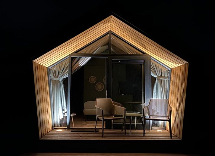 Stilvolle Kueche und Essecke im Huisje in Sommeldsijk, Ferienhaus in Zuid-Holland.