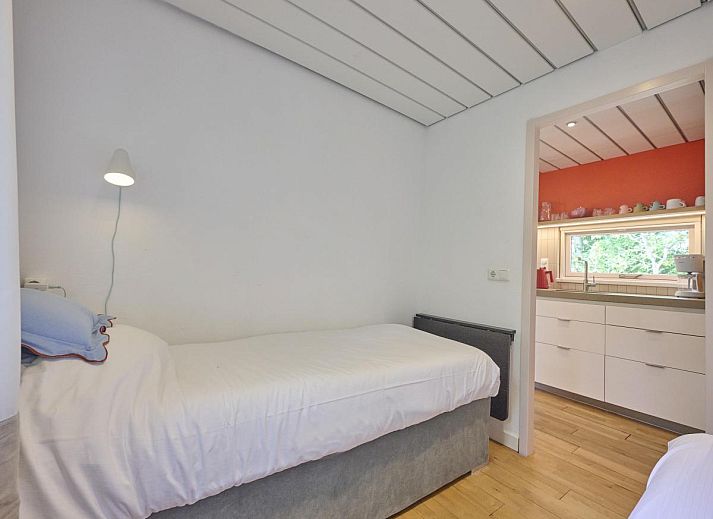 Gemuetliche Sitzecke mit Holzofen in Huisje Joep, gemuetliche Atmosphaere in Goedereede, Suedholland.