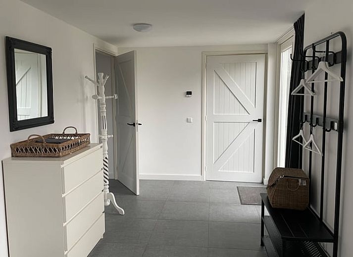 Flowering garden at Cottage in Dirksland vacation home in South Holland with colorful flowers.