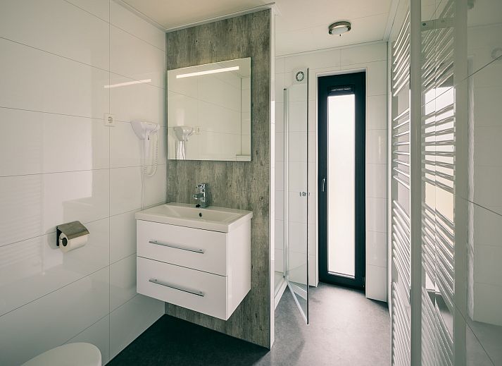 Guest house 661211 - Bungalow Goeree-Overflakkee - Vakantiepark Zeedijk 3