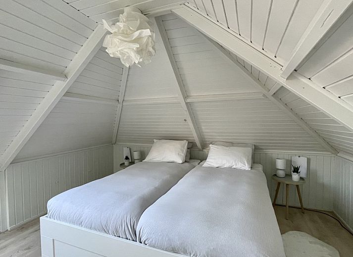 Gezellige woonkamer van Grevelingenhuisje met sauna in Herkingen, Goeree-Overflakkee, vakantiehuis met comfortabele zithoek.