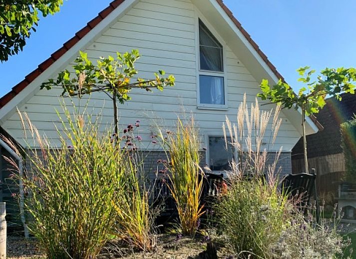 Guest house 661217 - Holiday property Goeree-Overflakkee - ZeeLandZon met jacuzzi en sauna