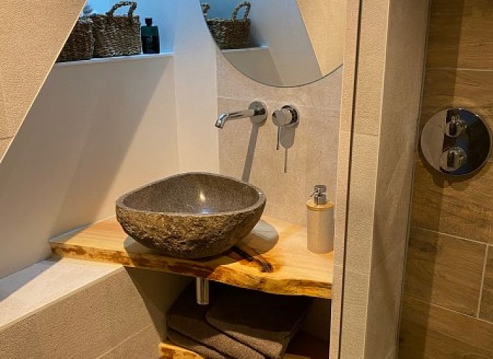 Guest house 661217 - Holiday property Goeree-Overflakkee - ZeeLandZon met jacuzzi en sauna