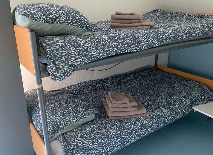 Guest house 661217 - Holiday property Goeree-Overflakkee - ZeeLandZon met jacuzzi en sauna