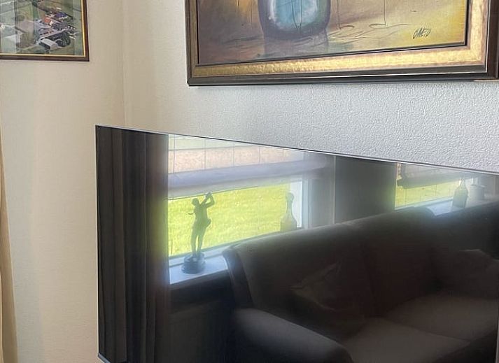 Sfeervolle slaapkamer in Vakantiehuisje in Melissant, Goeree-Overflakkee, met houten balken en comfortabele bedden