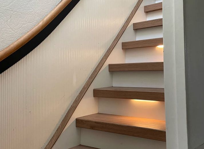 Gezellige slaapkamer in Vakantiehuisje in Melissant, Goeree-Overflakkee, met uitzicht op de groene tuin