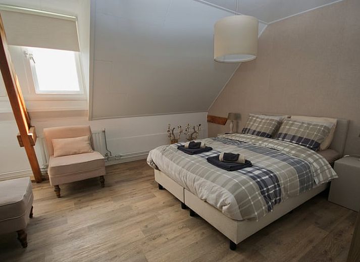 Cottage in Melissant, Ferienhaus in Goeree-Overflakkee mit charmanter Backsteinfassade und gruener Umgebung.