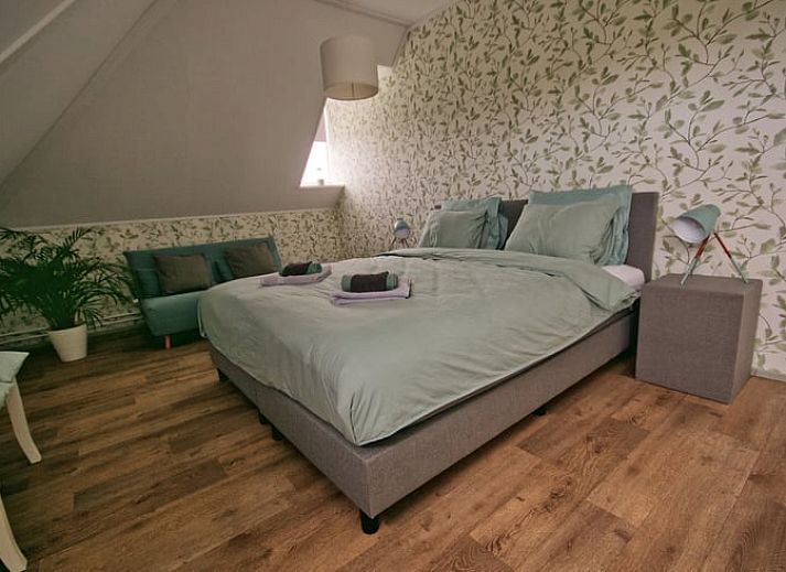 Cottage in Melissant, Ferienhaus in Goeree-Overflakkee mit charmanter Backsteinfassade und gruener Umgebung.