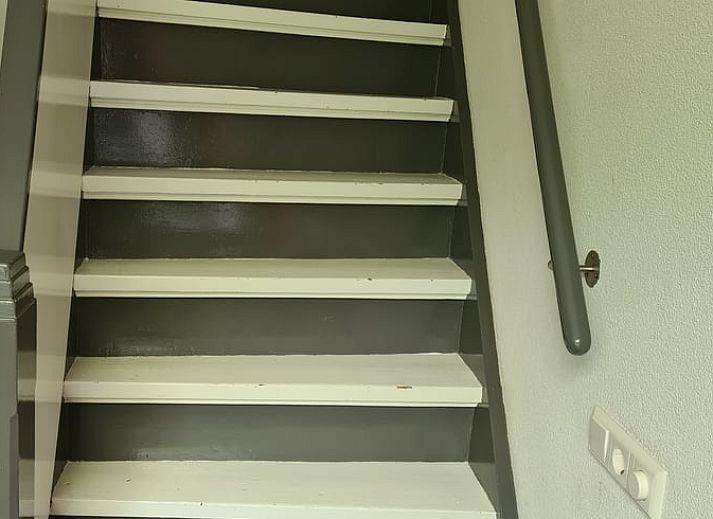 Gemuetliches Schlafzimmer im Cottage in Melissant, Goeree-Overflakkee, mit bequemem Bett und natuerlichem Licht.