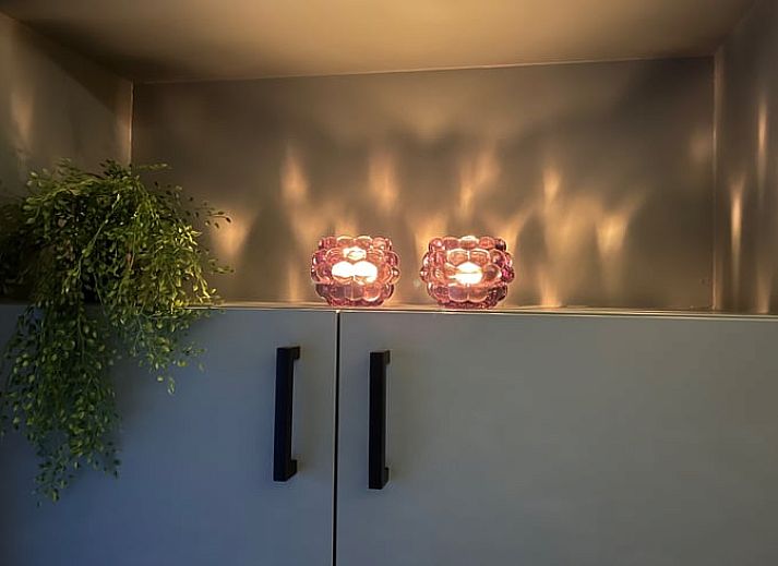 Rustgevende waterweg naast Vakantiehuis in Reeuwijk, ideaal voor ontspanning in het Groene Hart, Zuid-Holland.