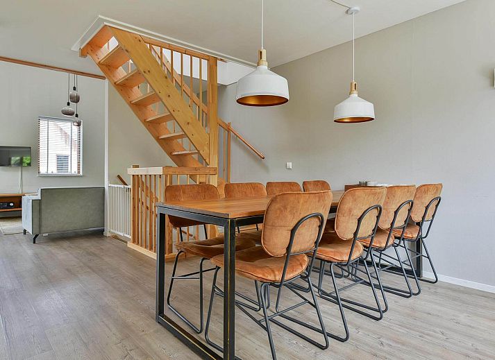 Entrance to the Detached house in Reeuwijk, attractive vacation home in South Holland with veranda and water views.