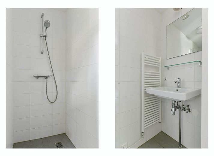 Spacious terrace of the Detached house in Reeuwijk, ideal vacation home in South Holland for outdoor dining and enjoying nature.