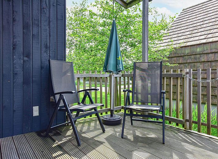 Modern living room of the Detached house in Reeuwijk, vacation home in South Holland with comfortable seating area and plenty of natural light.