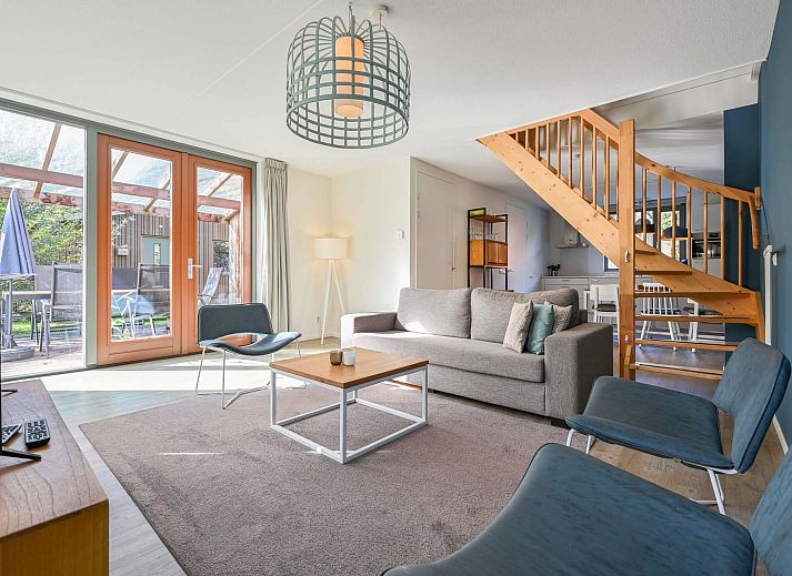 Detached house in Reeuwijk, vacation home in the Green Heart of South Holland with wooden facade and solar panels.