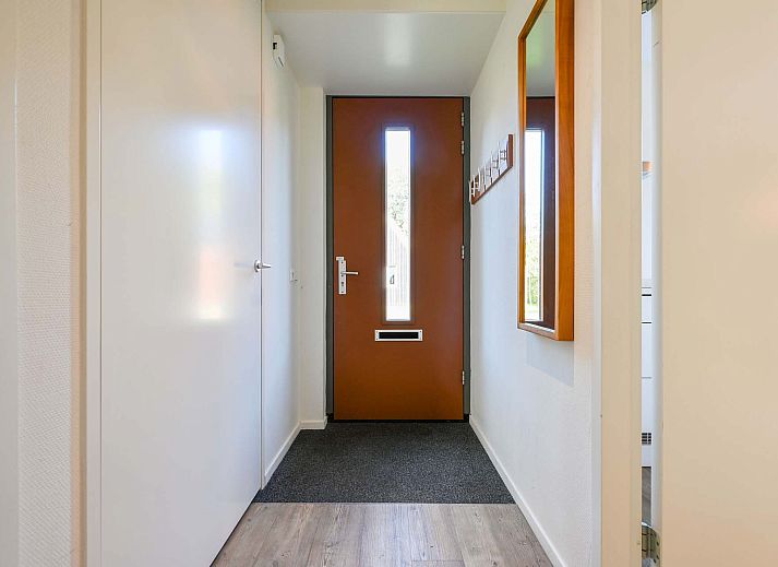 Veranda of the Detached house in Reeuwijk, vacation home with wooden terrace in the Green Heart, South Holland.