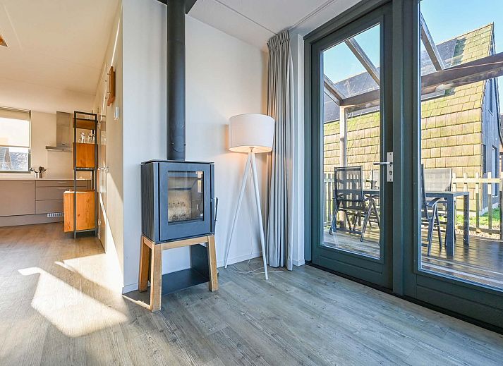 Charmant vakantiehuis in Reeuwijk, Zuid-Holland, met zonnige ligging en moderne architectuur.