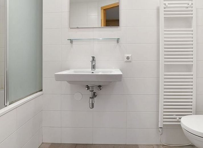 Guest house 670824 - Bungalow Groene hart - De Reeuwijkse Plassen | 4-persoons waterwoning - Kinderdijk 