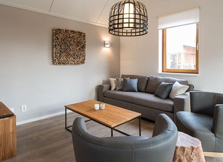 Guest house 670828 - Bungalow Groene hart - De Reeuwijkse Plassen | 4-persoons waterwoning - Vlist | 4L