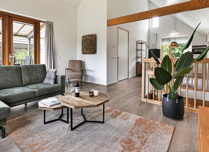 Guest house 670828 - Bungalow Groene hart - De Reeuwijkse Plassen | 4-persoons waterwoning - Vlist | 4L