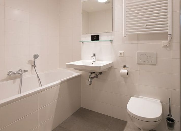 Guest house 670828 - Bungalow Groene hart - De Reeuwijkse Plassen | 4-persoons waterwoning - Vlist | 4L