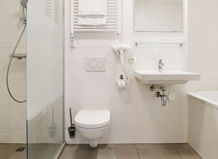 Guest house 670828 - Bungalow Groene hart - De Reeuwijkse Plassen | 4-persoons waterwoning - Vlist | 4L