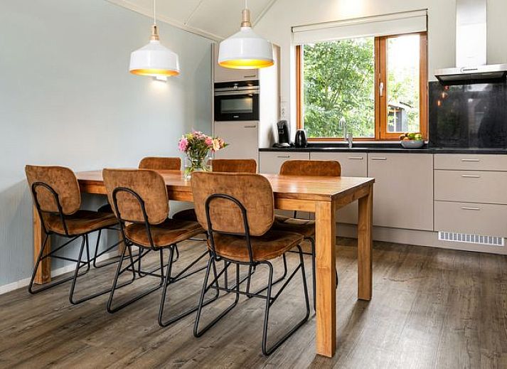Guest house 670829 - Bungalow Groene hart - De Reeuwijkse Plassen | 6-persoons waterwoning - Broekvelden