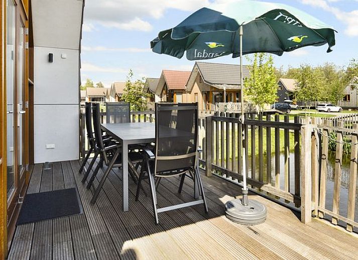 Guest house 670829 - Bungalow Groene hart - De Reeuwijkse Plassen | 6-persoons waterwoning - Broekvelden