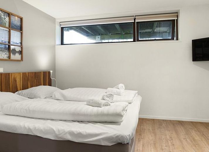 Guest house 670829 - Bungalow Groene hart - De Reeuwijkse Plassen | 6-persoons waterwoning - Broekvelden