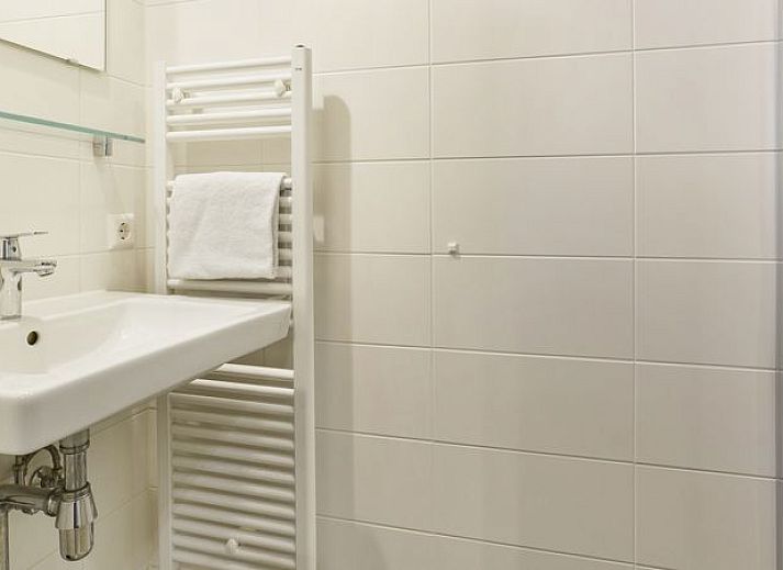 Guest house 670829 - Bungalow Groene hart - De Reeuwijkse Plassen | 6-persoons waterwoning - Broekvelden
