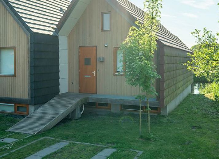 Guest house 670829 - Bungalow Groene hart - De Reeuwijkse Plassen | 6-persoons waterwoning - Broekvelden