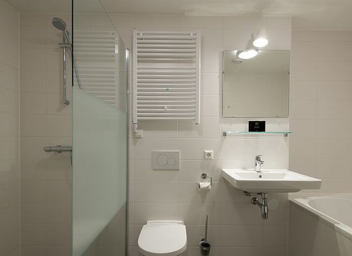 Ontspan in de sauna van De Reeuwijkse Plassen, 6-persoons waterwoning in het Groene Hart van Zuid-Holland.