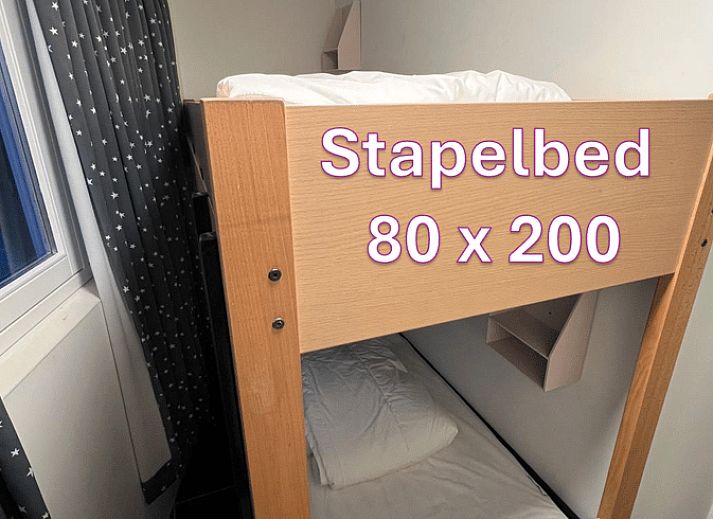 Vacation home in Reeuwijk on the water in the Green Heart, South Holland, with spacious garden and views of nature.