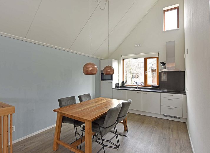 Detached house in Reeuwijk, vacation home in the Green Heart of South Holland, surrounded by nature and rustic charm.