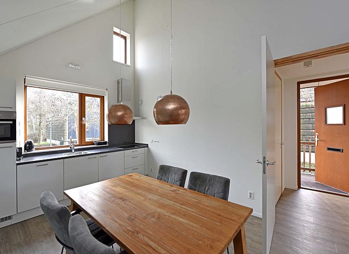 Detached house in Reeuwijk, vacation home in the Green Heart of South Holland, surrounded by nature and rustic charm.