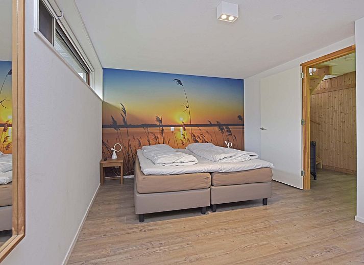 Detached house in Reeuwijk, vacation home in the Green Heart of South Holland with wooden veranda and natural surroundings.