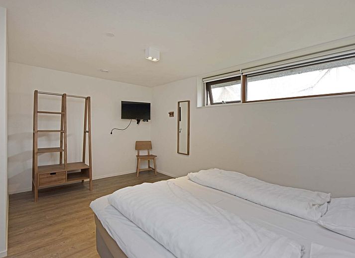 Detached house in Reeuwijk, Green Heart, South Holland, vacation home with veranda and water view in natural surroundings.