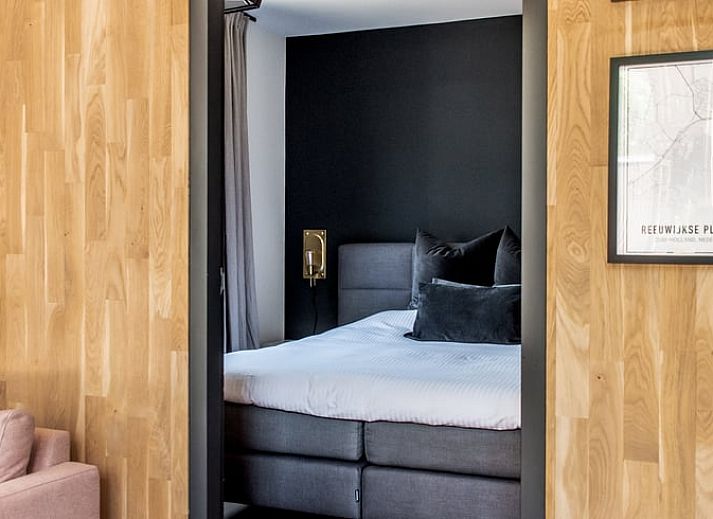 Gezellige binnenruimte van Vakantiehuisje in Reeuwijk, Zuid-Holland, met moderne inrichting en sfeervolle verlichting in het Groene Hart.