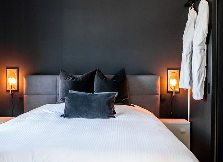 Gezellige binnenruimte van Vakantiehuisje in Reeuwijk, Zuid-Holland, met moderne inrichting en sfeervolle verlichting in het Groene Hart.