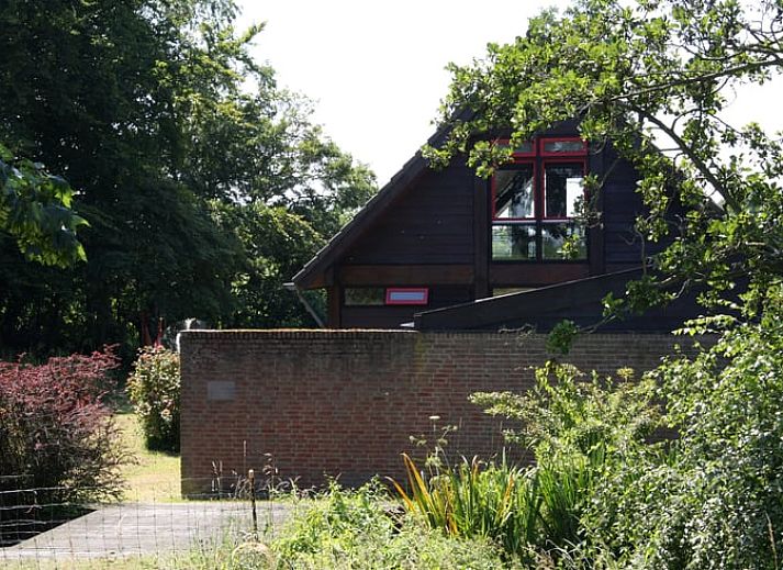 Ferienhaus in Reeuwijk, Groene Hart, Suedholland, am Wasser gelegen, umgeben von ueppiger Natur und ruhiger Aussicht.