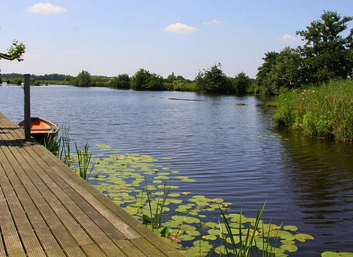 Ferienhaus in Reeuwijk, Groene Hart, Suedholland, am Wasser gelegen, umgeben von ueppiger Natur und ruhiger Aussicht.
