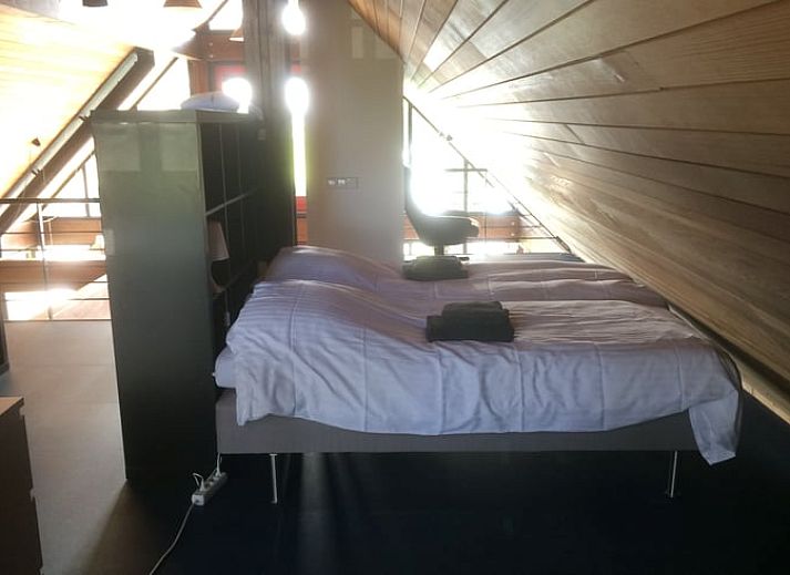 Geniessen Sie die Sonne auf der Terrasse des Ferienhauses in Reeuwijk, einem charmanten Ferienhaus im Gruenen Herzen von Suedholland.