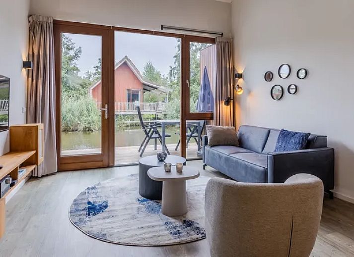 De Reeuwijkse Plassen 2-persoons waterwoning 2C met terras in Reeuwijk, Groene hart, Zuid-Holland.