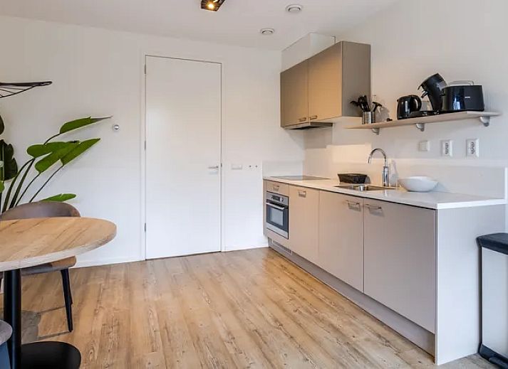 De Reeuwijkse Plassen 2-persoons waterwoning 2C met terras in Reeuwijk, Groene hart, Zuid-Holland.