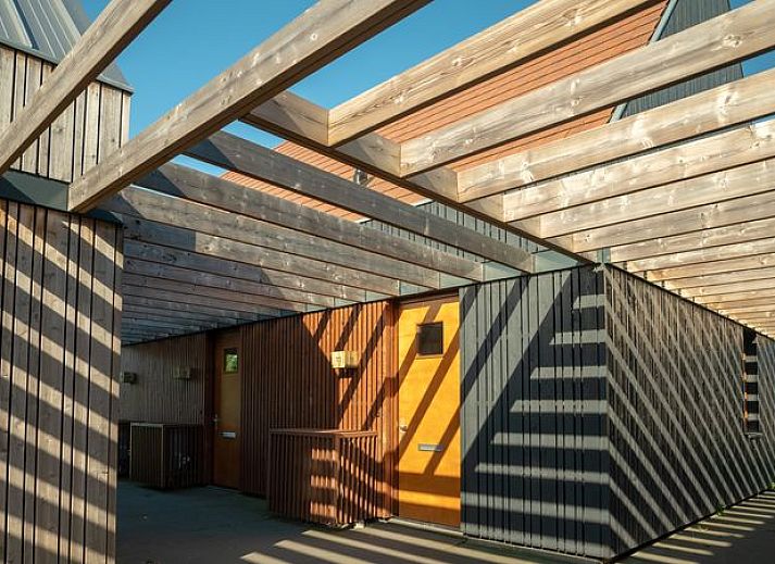 Gezellige woonkamer in De Reeuwijkse Plassen 2-persoons waterwoning 2C, Reeuwijk, Groene hart, Zuid-Holland.