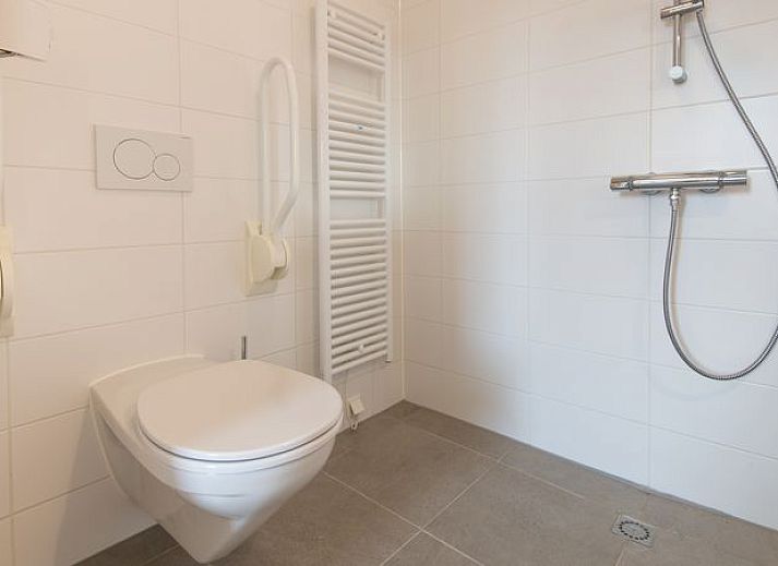 Guest house 670846 - Bungalow Groene hart - De Reeuwijkse Plassen | 4-persoons waterwoning - Extra toega