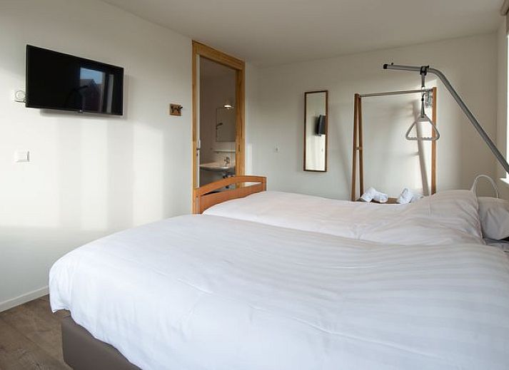 Guest house 670846 - Bungalow Groene hart - De Reeuwijkse Plassen | 4-persoons waterwoning - Extra toega