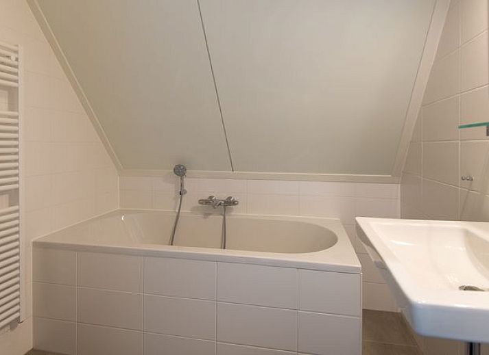 Guest house 670847 - Bungalow Groene hart - De Reeuwijkse Plassen | 2-persoons waterwoning | 2L