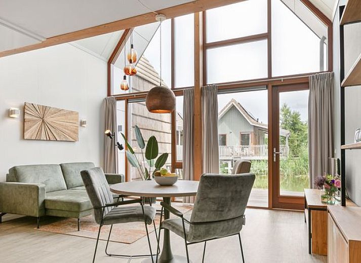 Guest house 670847 - Bungalow Groene hart - De Reeuwijkse Plassen | 2-persoons waterwoning | 2L