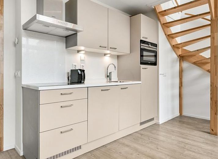 Guest house 670847 - Bungalow Groene hart - De Reeuwijkse Plassen | 2-persoons waterwoning | 2L